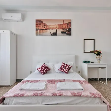 Venice Mahdi Train Station Apartamento *
